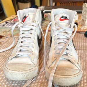 Nike White and Black Blazer 6Y/7.5 Women